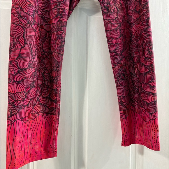 My Inner Fire Yoga Leggings bright magenta flower flower pattern - Picture 2 of 7